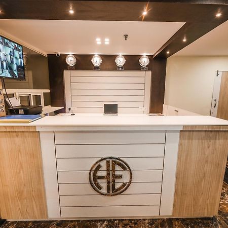 Hotel Holiday Express Kalküta Dış mekan fotoğraf
