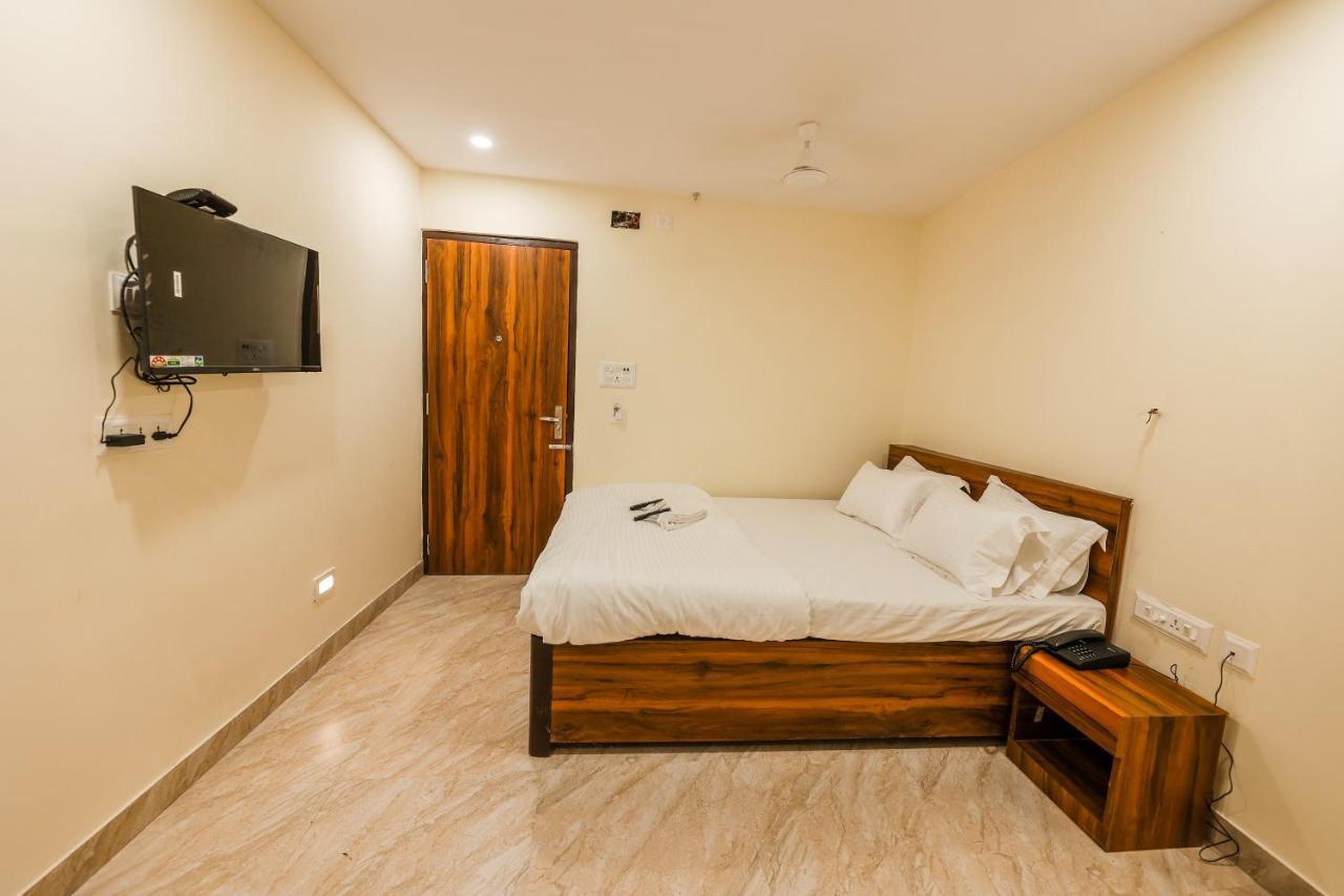 Hotel Holiday Express Kalküta Dış mekan fotoğraf