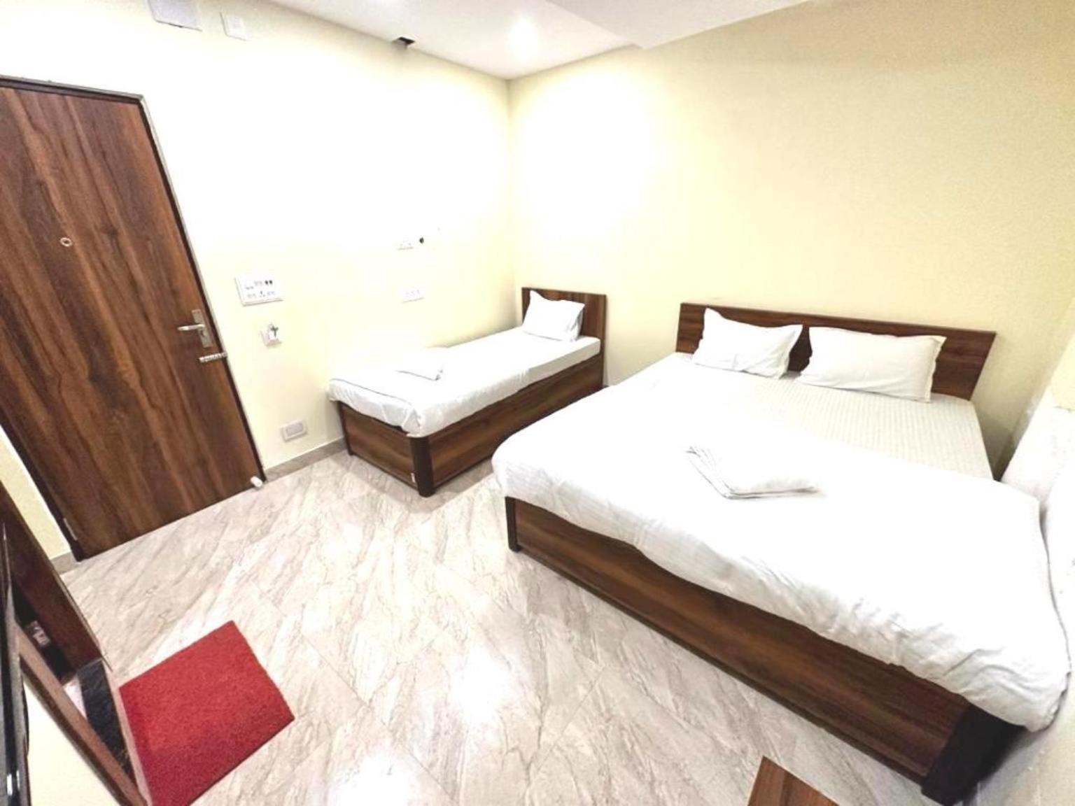 Hotel Holiday Express Kalküta Dış mekan fotoğraf