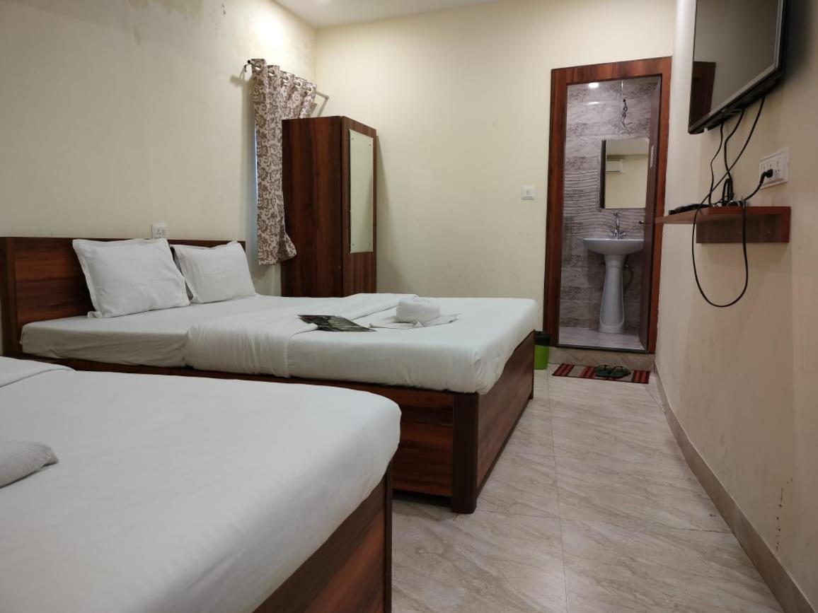 Hotel Holiday Express Kalküta Dış mekan fotoğraf