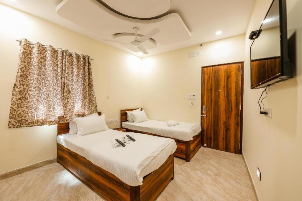 Hotel Holiday Express Kalküta Dış mekan fotoğraf