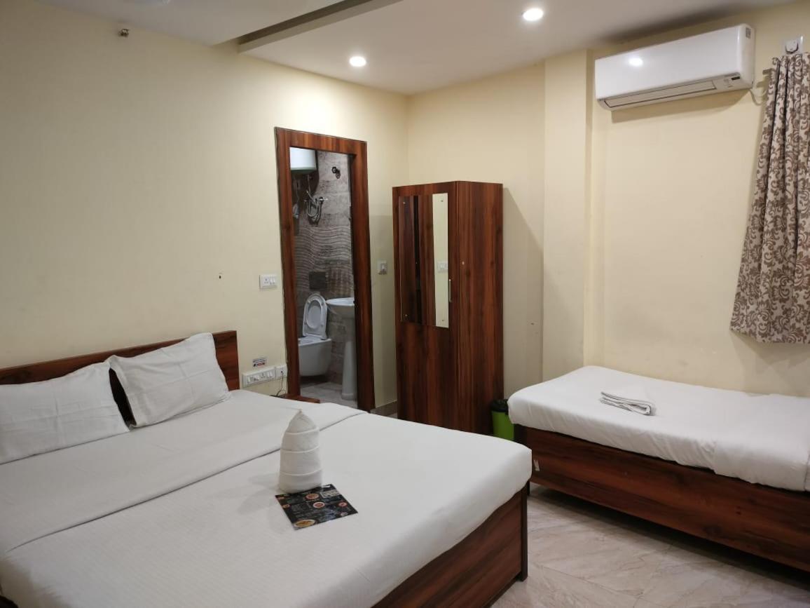 Hotel Holiday Express Kalküta Dış mekan fotoğraf