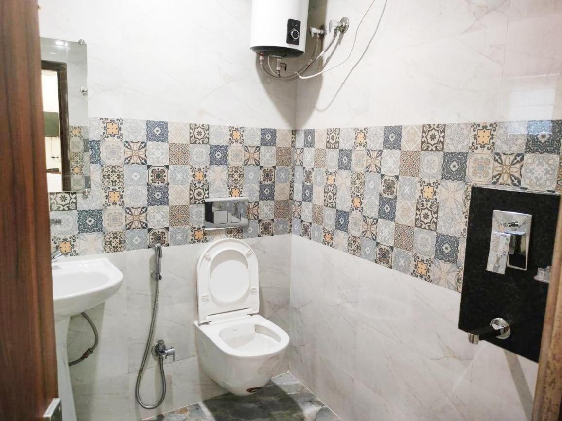 Hotel Holiday Express Kalküta Dış mekan fotoğraf