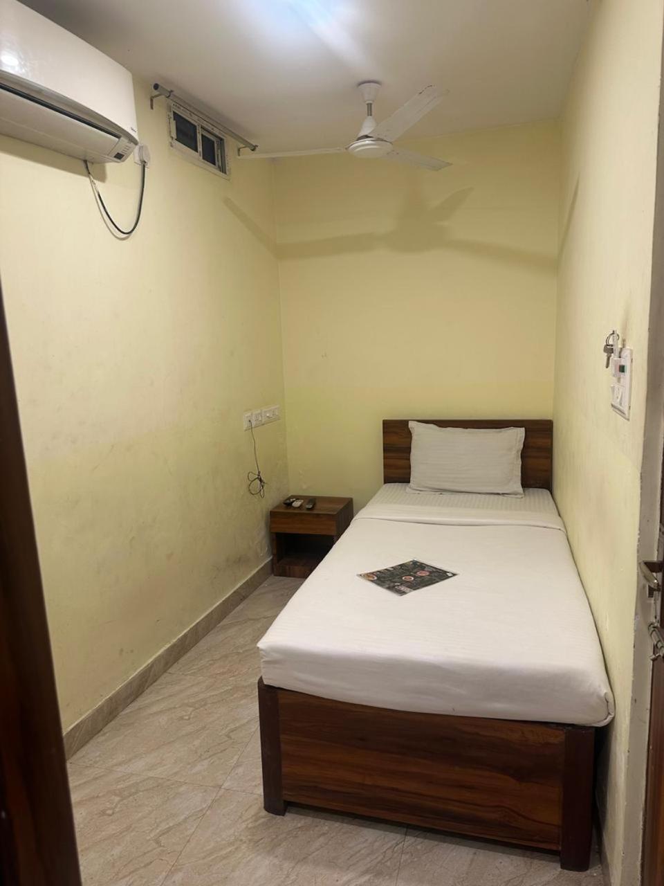 Hotel Holiday Express Kalküta Dış mekan fotoğraf